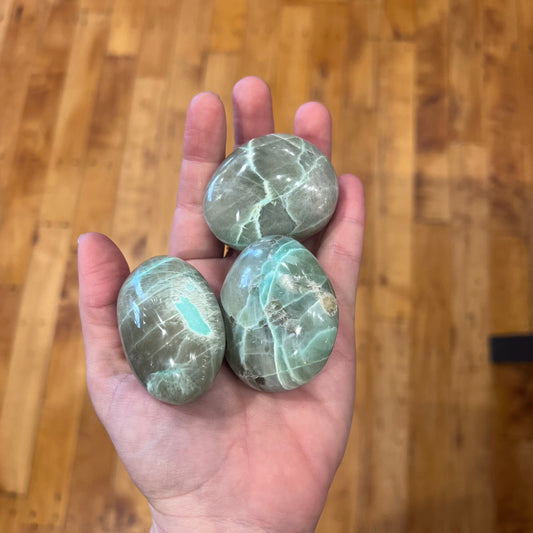 Garnierite Pebble