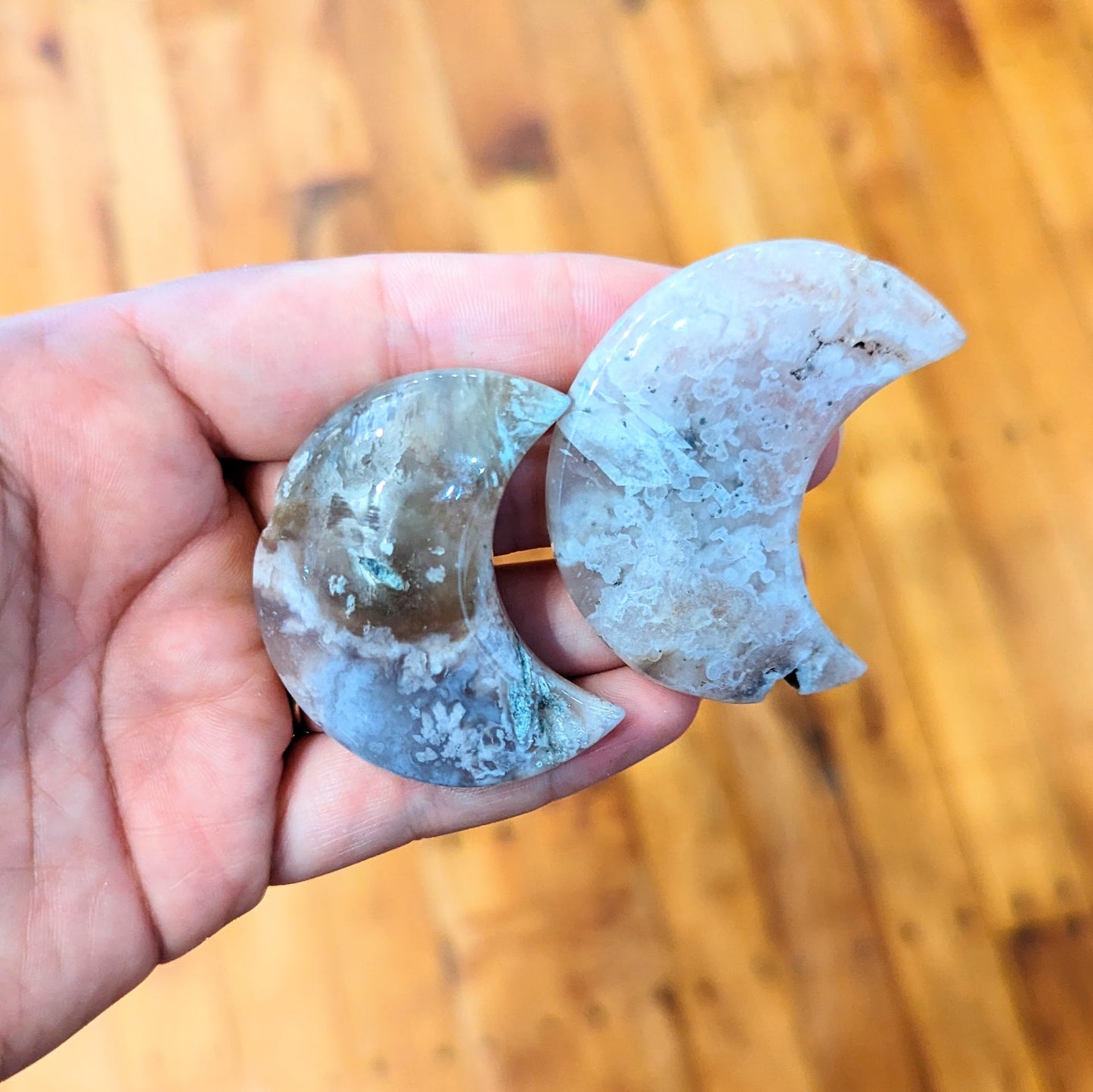 Flower Agate Moon Carving